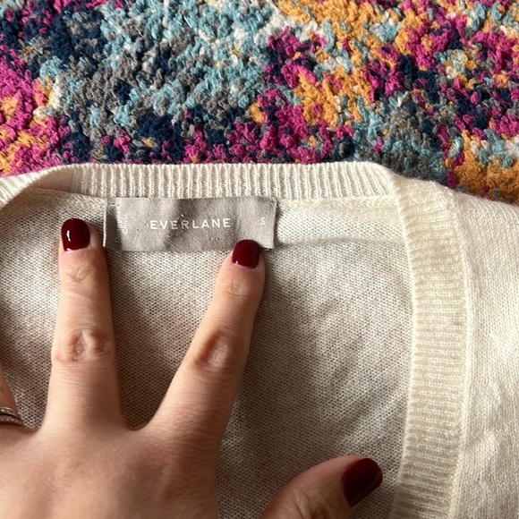 EVERLANE CASHMERE V NECK - Picture 2 of 4